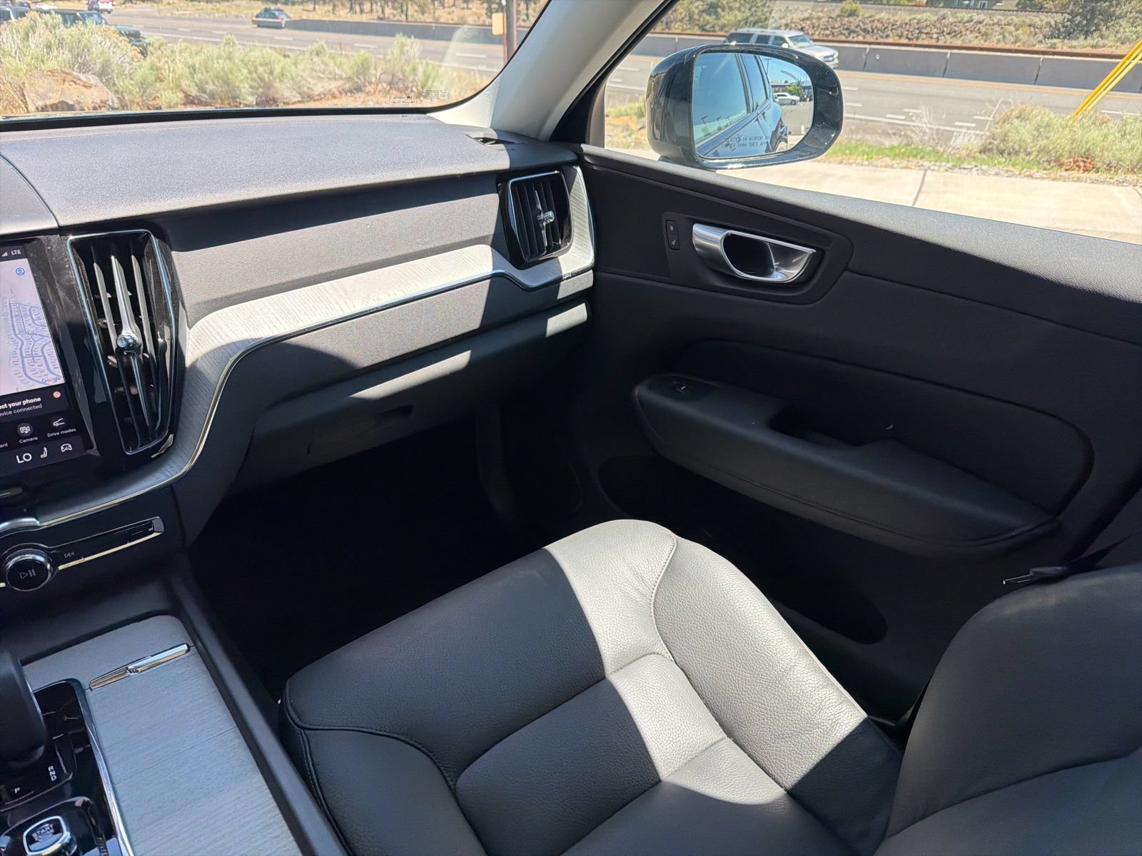 Used 2025 Volvo XC60 B5 Plus w/ Climate Package AWD/4WD image 13