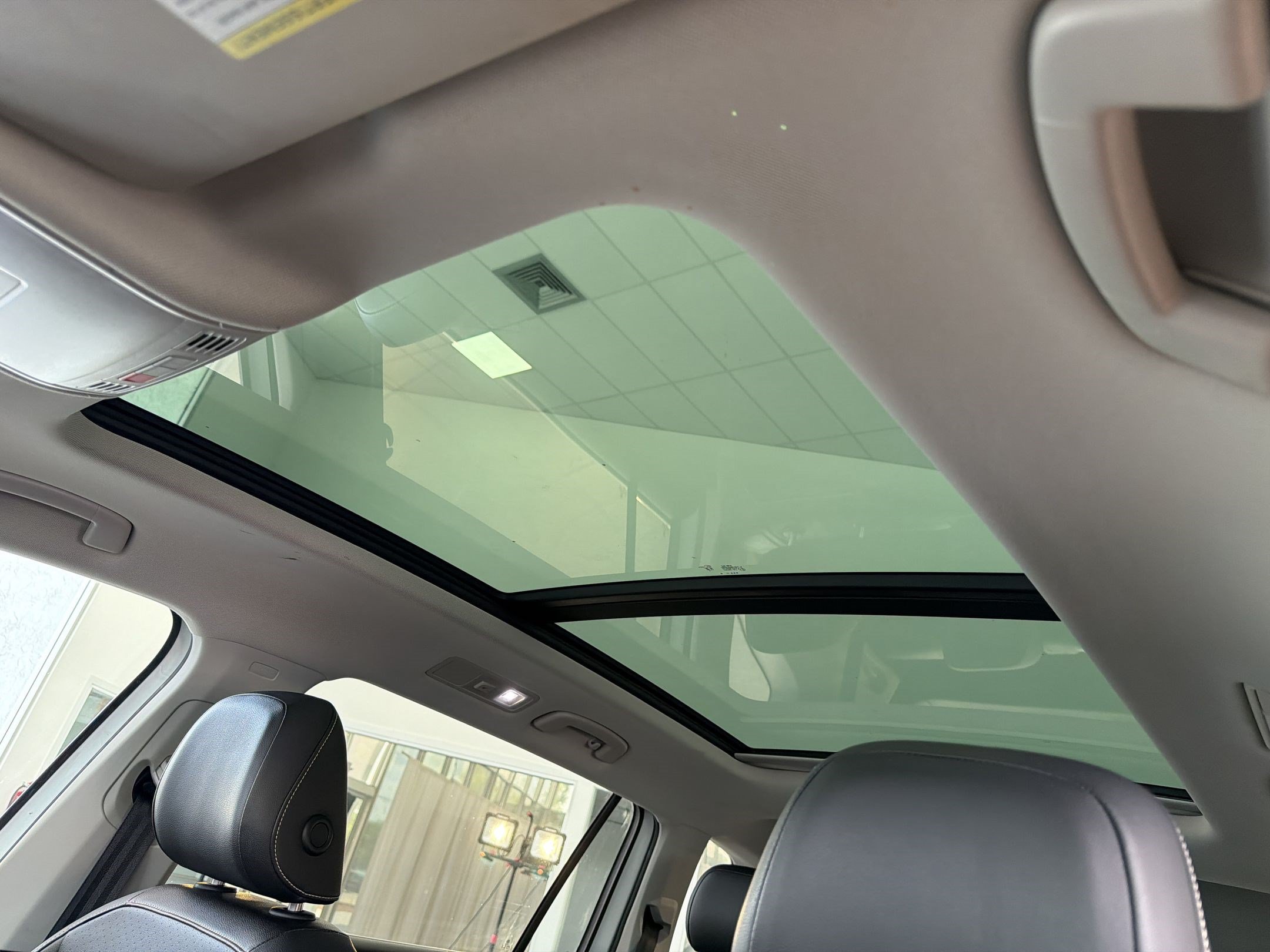 Certified 2023 Volkswagen Tiguan SE w/ Panoramic Sunroof Package FWD image 16