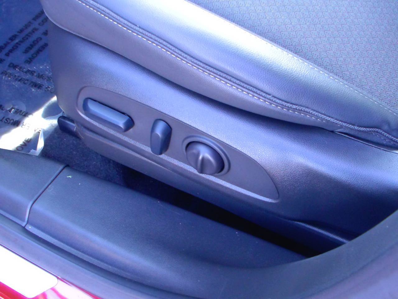 Used 2023 Buick Encore GX Select w/ Sport Touring Package FWD image 13
