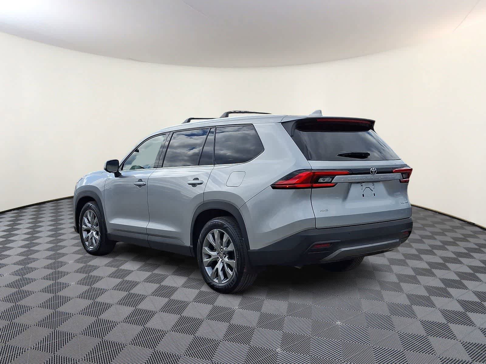 Certified 2024 Toyota Grand Highlander AWD image 9