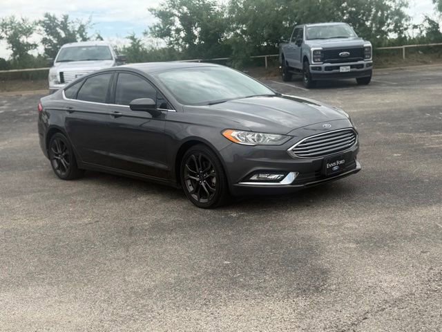 Used 2018 Ford Fusion SE w/ Equipment Group 201A FWD image 3