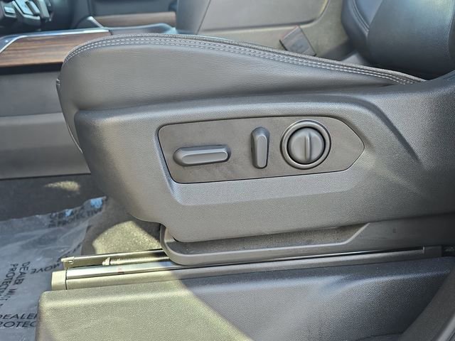 Used 2020 Chevrolet Silverado 1500 High Country w/ Technology Package image 32