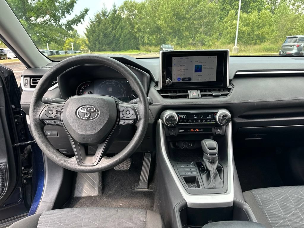 Used 2025 Toyota RAV4 XLE AWD/4WD image 40