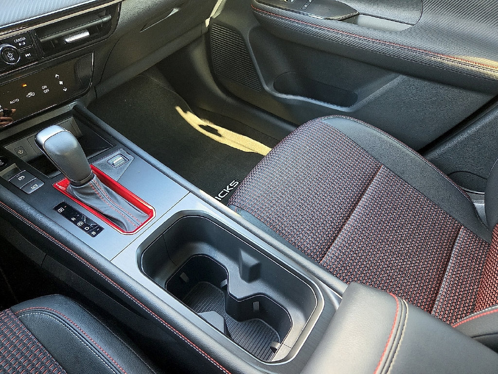 Used 2025 Nissan Kicks SR FWD image 25