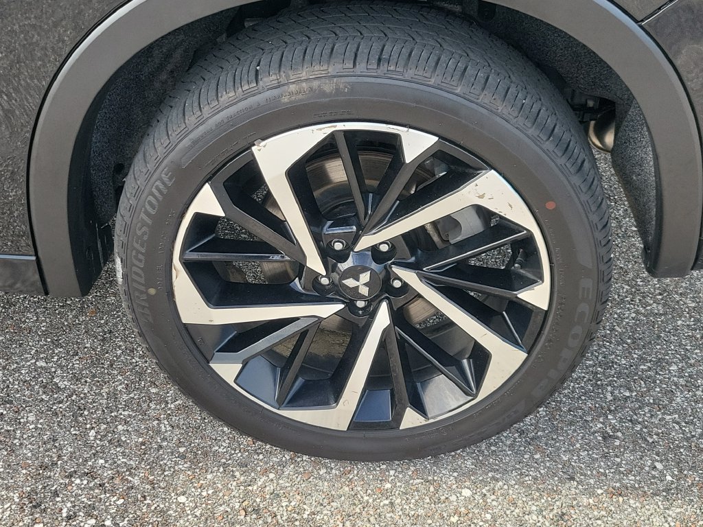 Used 2025 Mitsubishi Outlander 4WD Plug-In Hybrid image 5