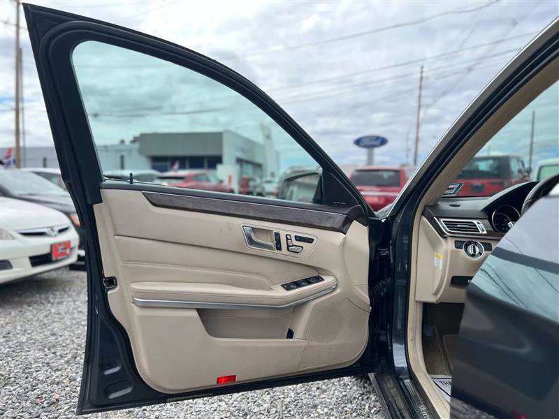 Used 2014 Mercedes-Benz E 350 4MATIC Sedan image 9