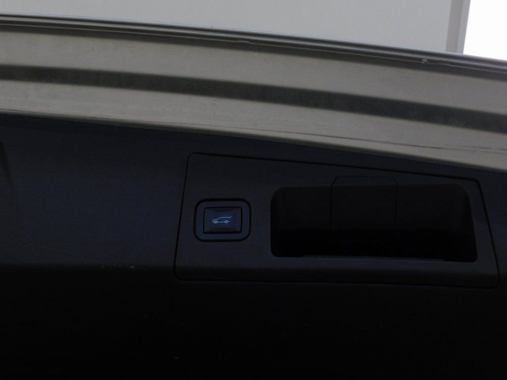 Used 2018 Cadillac XT5 Luxury image 78