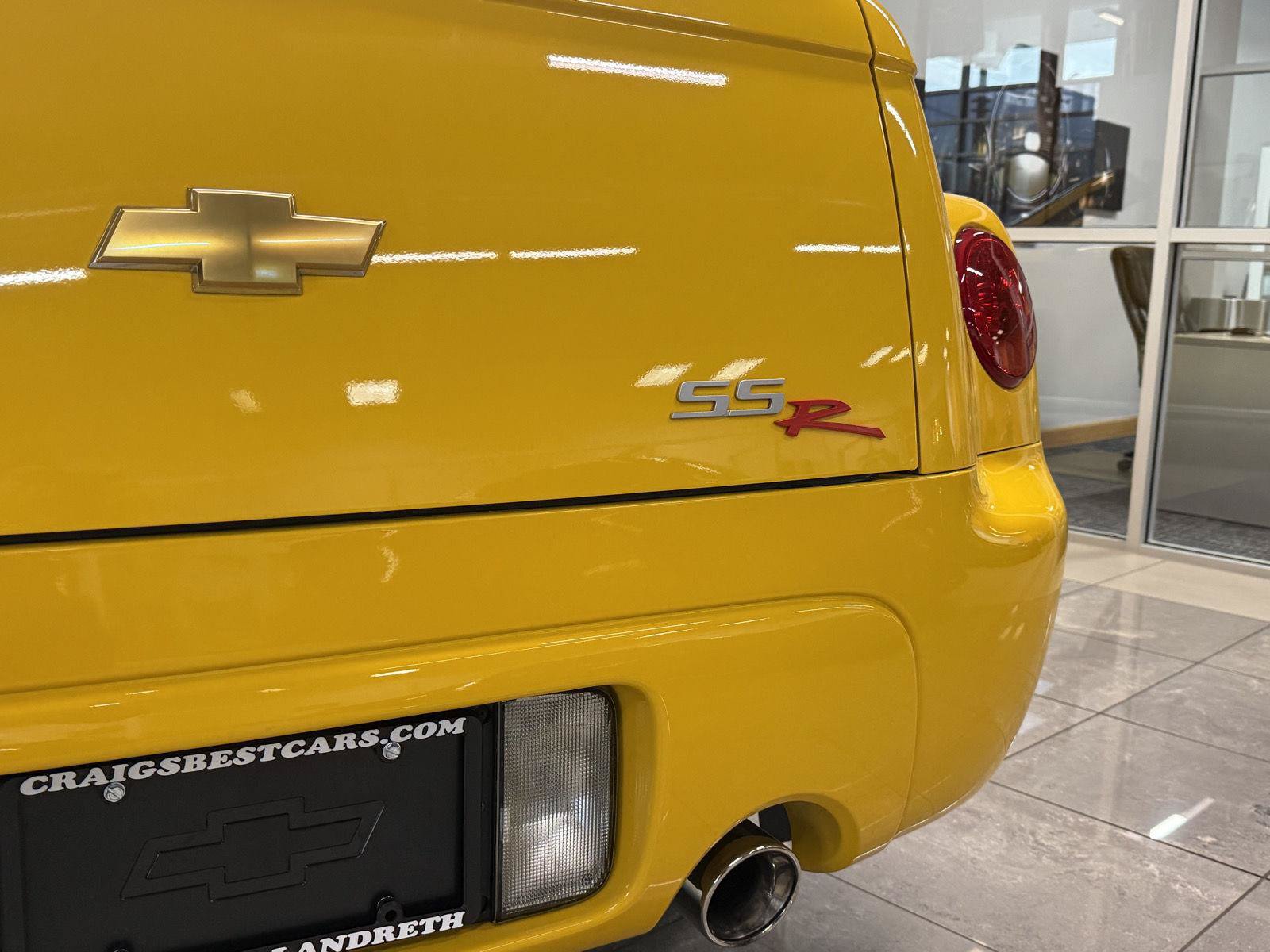 Used 2004 Chevrolet SSR w/ Preferred Equipment Group RWD image 10