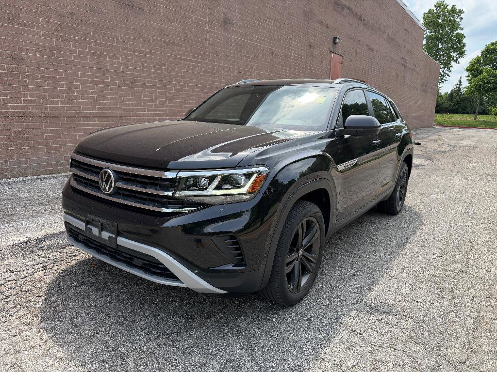Used 2022 Volkswagen Atlas Cross Sport SE FWD image 1