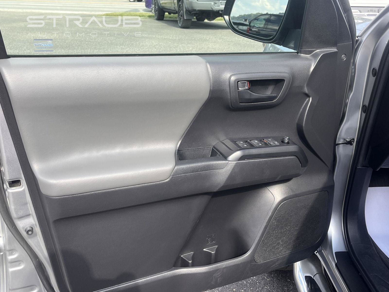 Used 2022 Toyota Tacoma SR AWD/4WD image 14