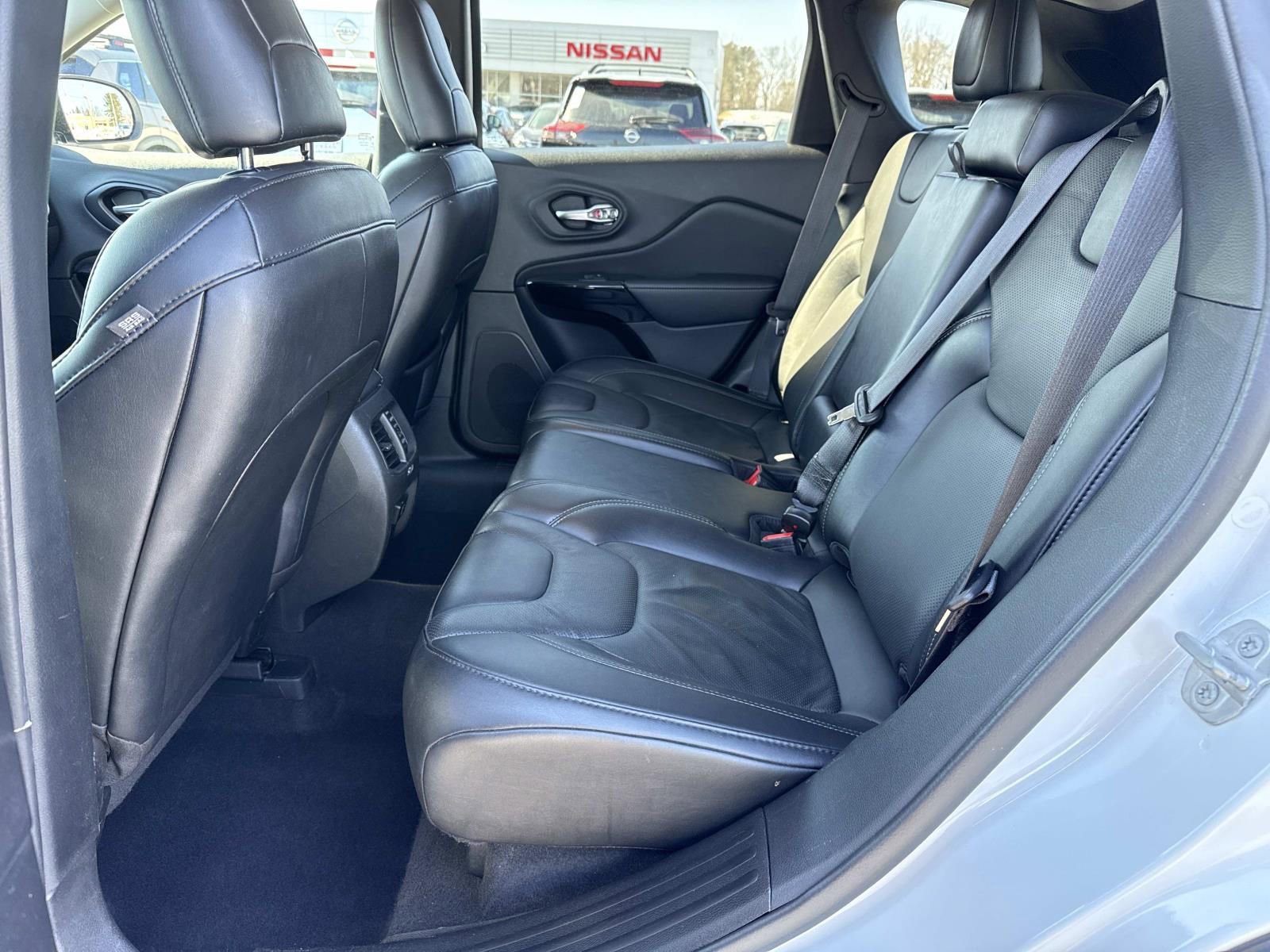 Used 2023 Jeep Cherokee Altitude Lux image 28