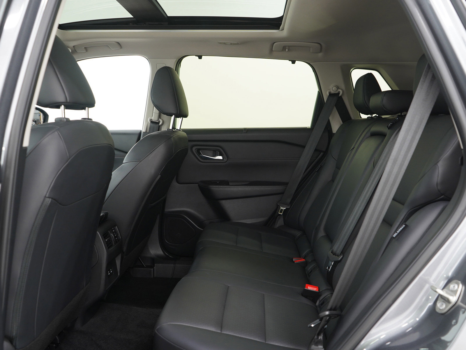 Used 2024 Nissan Rogue SV w/ SV Premium Package image 19