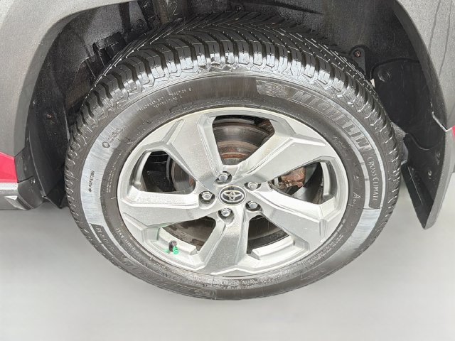Used 2020 Toyota RAV4 Limited AWD/4WD image 28