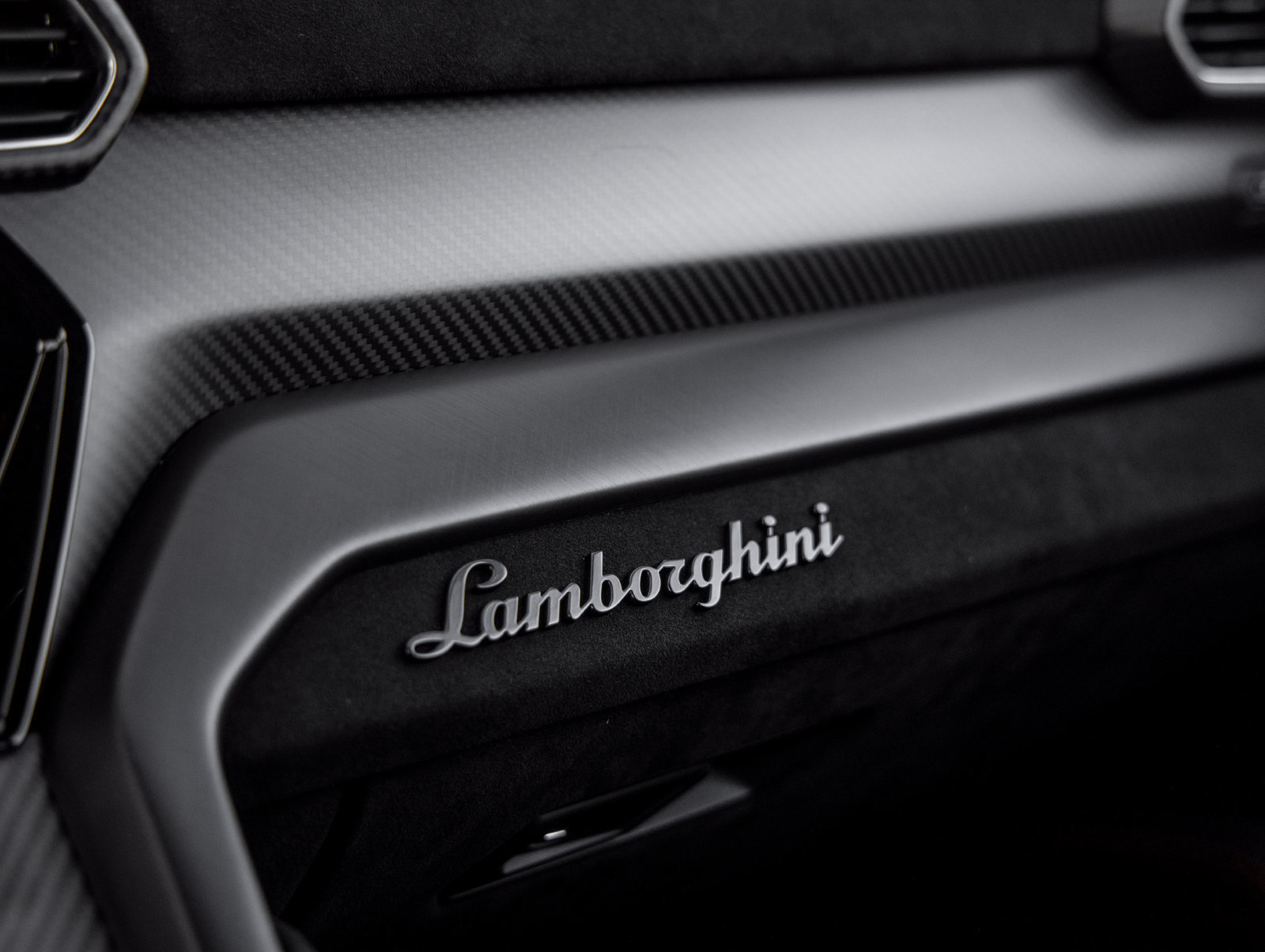 Used 2024 Lamborghini Urus Performante AWD/4WD image 46
