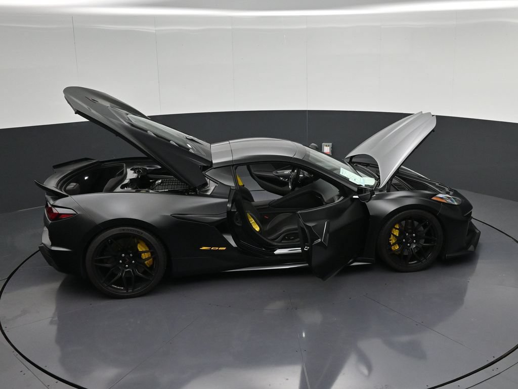 Used 2025 Chevrolet Corvette Z06 RWD image 38