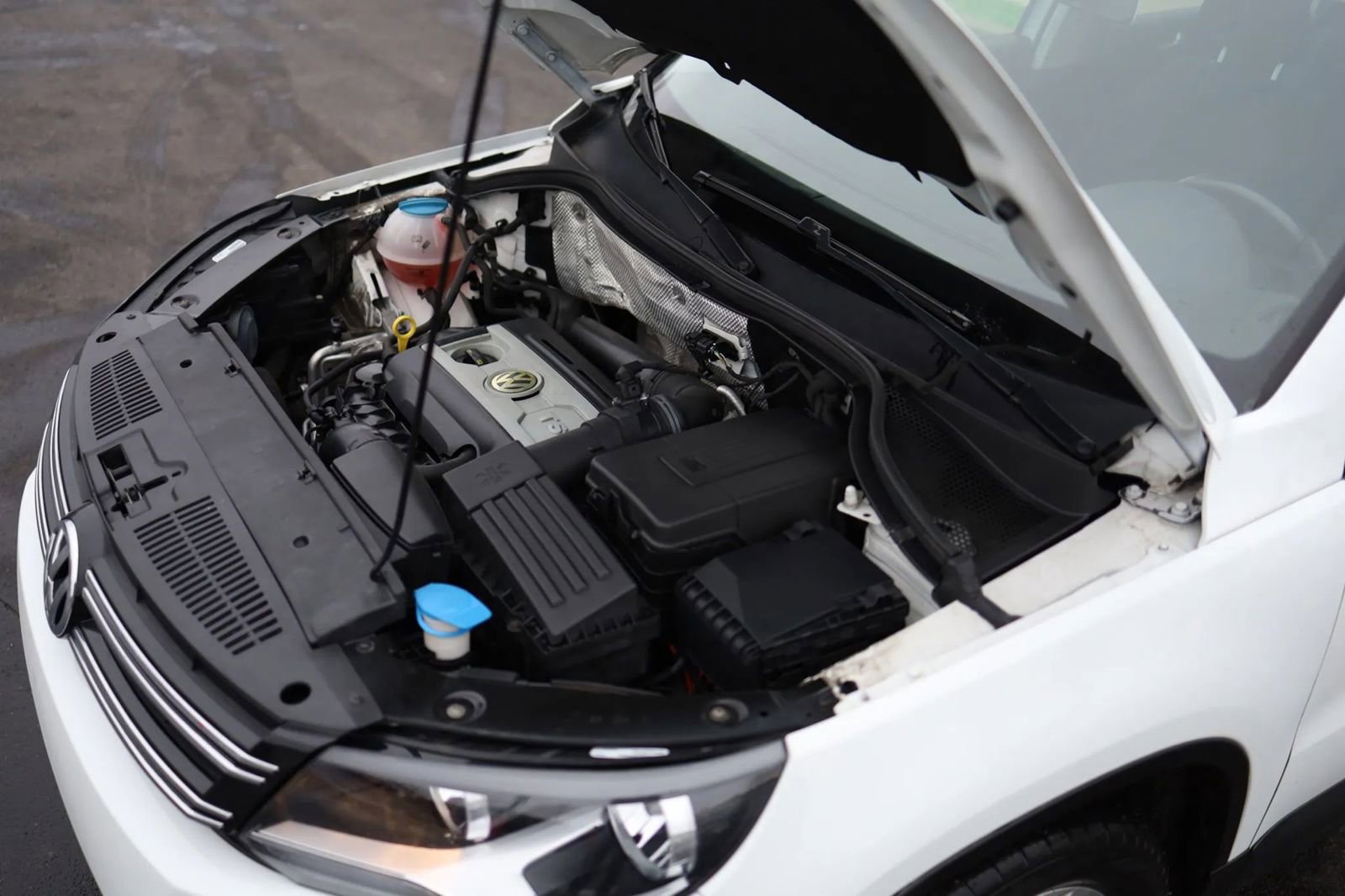 Used 2017 Volkswagen Tiguan S image 51