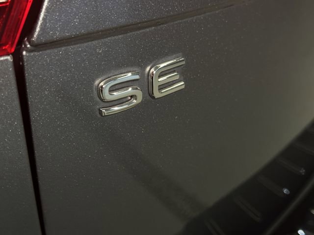 Used 2022 Volkswagen Tiguan SE R-Line image 23