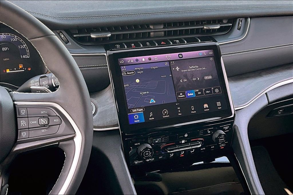 Used 2023 Jeep Grand Cherokee Limited image 6