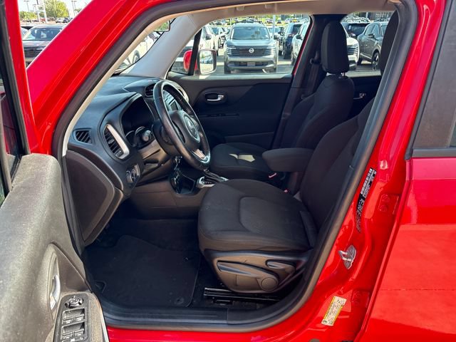 Used 2017 Jeep Renegade Latitude AWD/4WD image 9