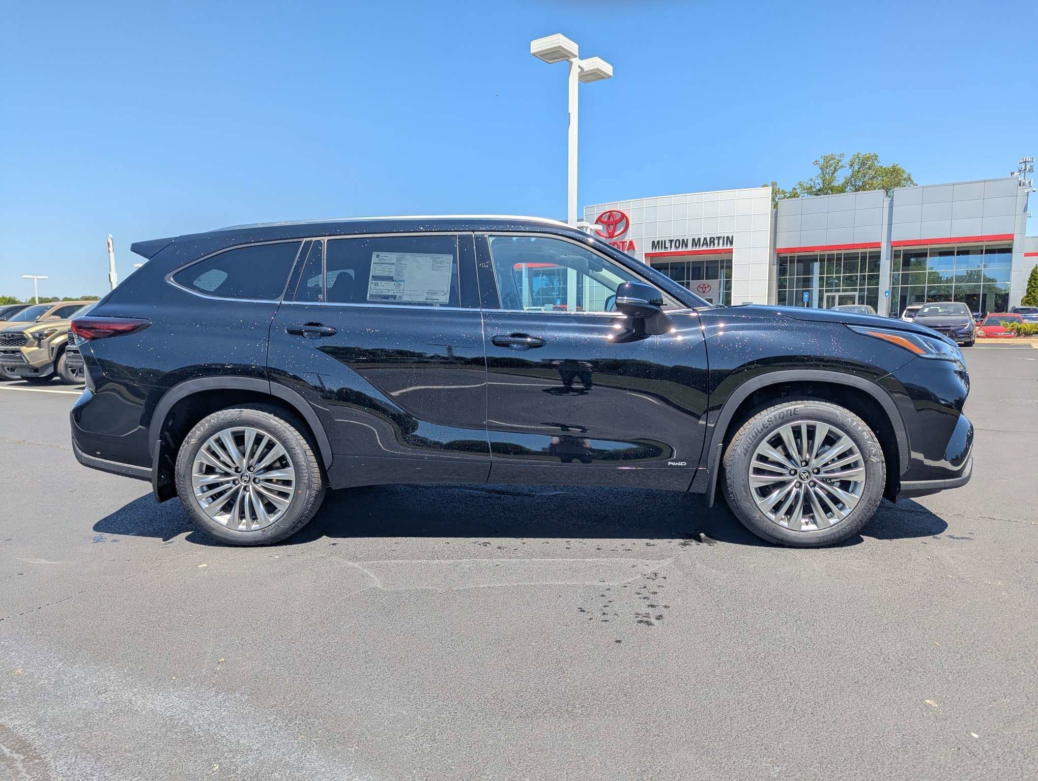 New 2026 Toyota Highlander Platinum AWD/4WD image 3