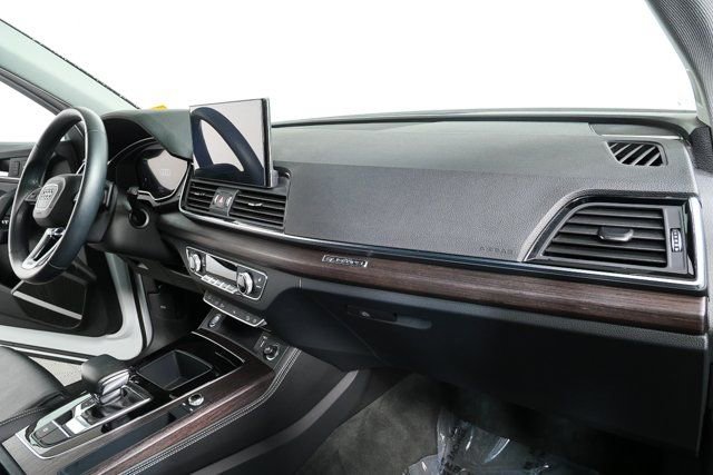 Used 2023 Audi Q5 e Premium Plus w/ Premium Plus Package image 24