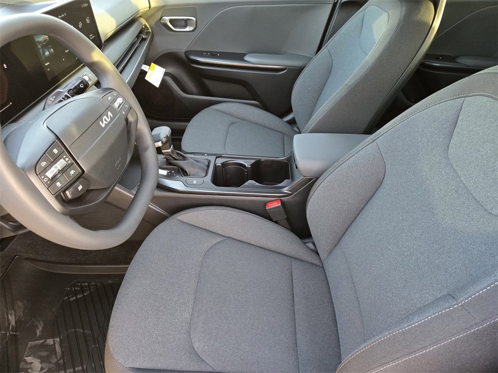 New 2025 Kia K4 LXS image 9