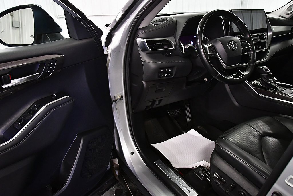 Used 2022 Toyota Highlander Platinum image 16