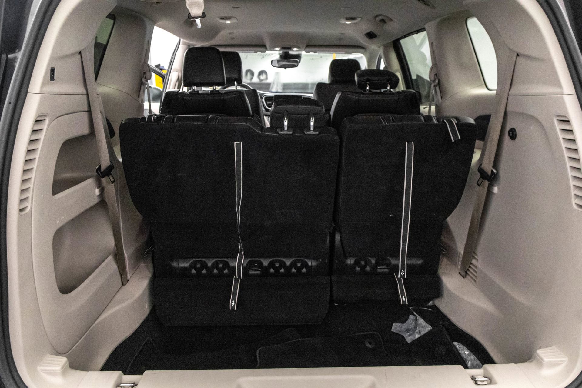 Used 2023 Chrysler Pacifica Touring-L image 31