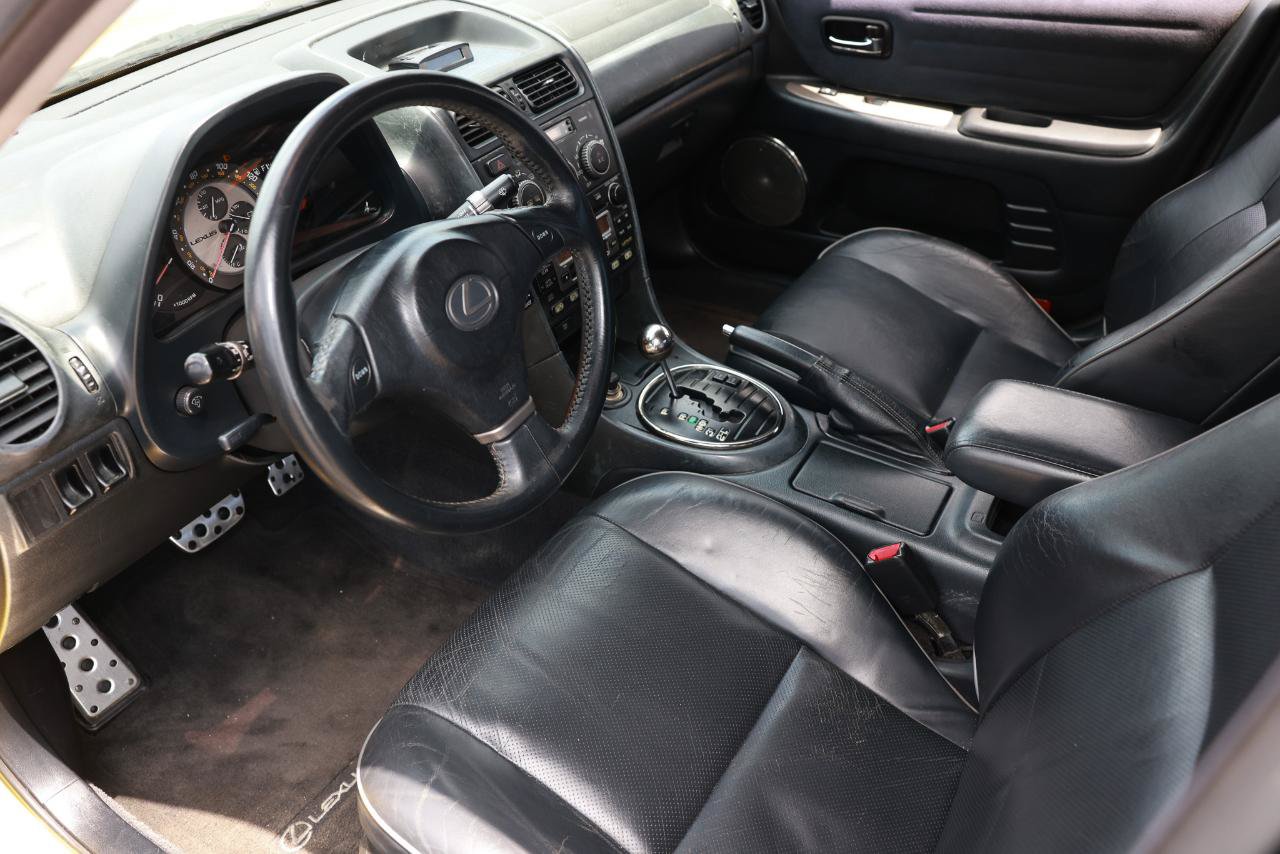 Used 2003 Lexus IS 300 w/ Power & Leather Pkg RWD image 4