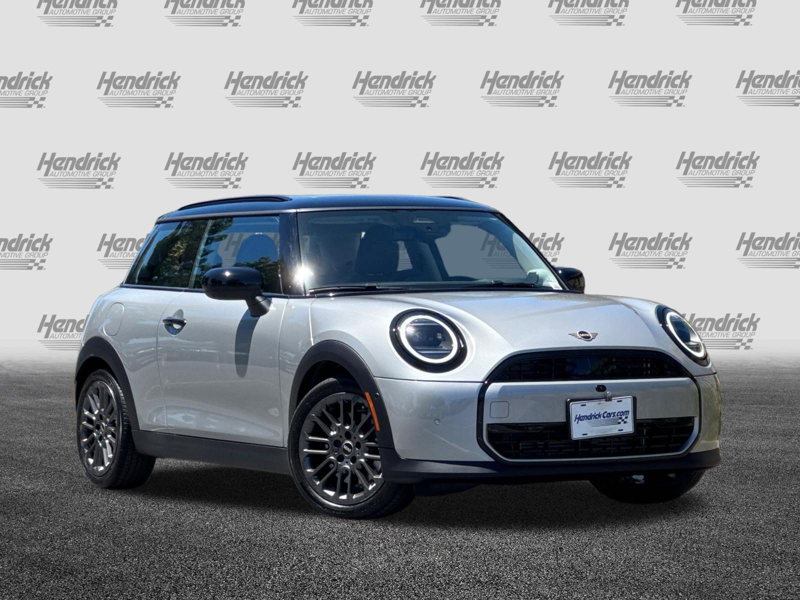 Used 2025 MINI Cooper 2-Door Hardtop FWD image 2