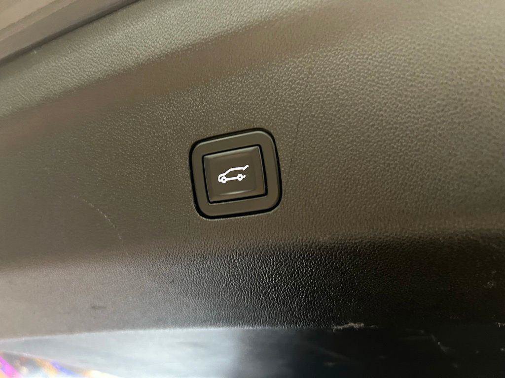 Used 2023 Chevrolet Suburban High Country AWD/4WD image 10