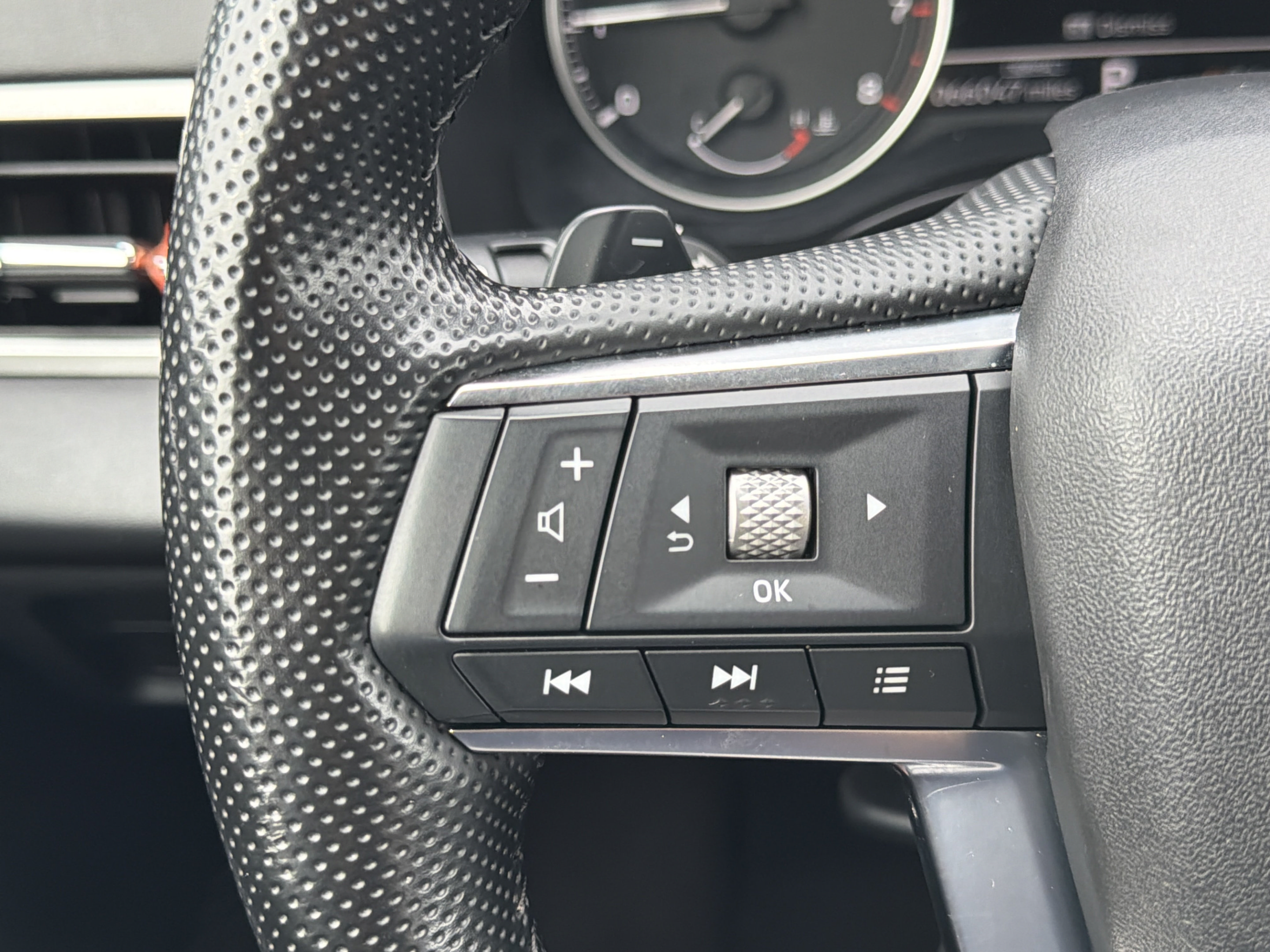 Used 2024 Mitsubishi Outlander SE FWD image 12