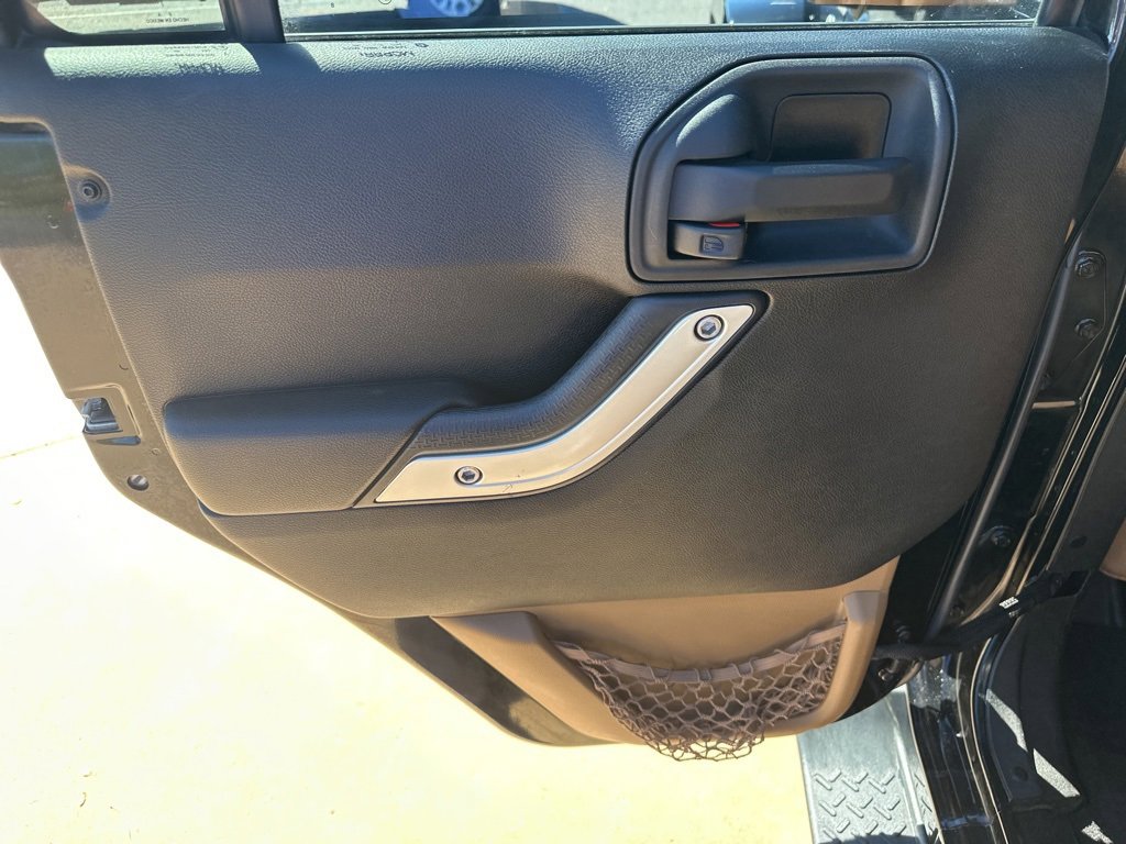 Used 2014 Jeep Wrangler Unlimited Sahara w/ Max Tow Package image 13