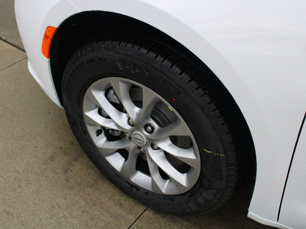 New 2026 Chrysler Pacifica Select image 40