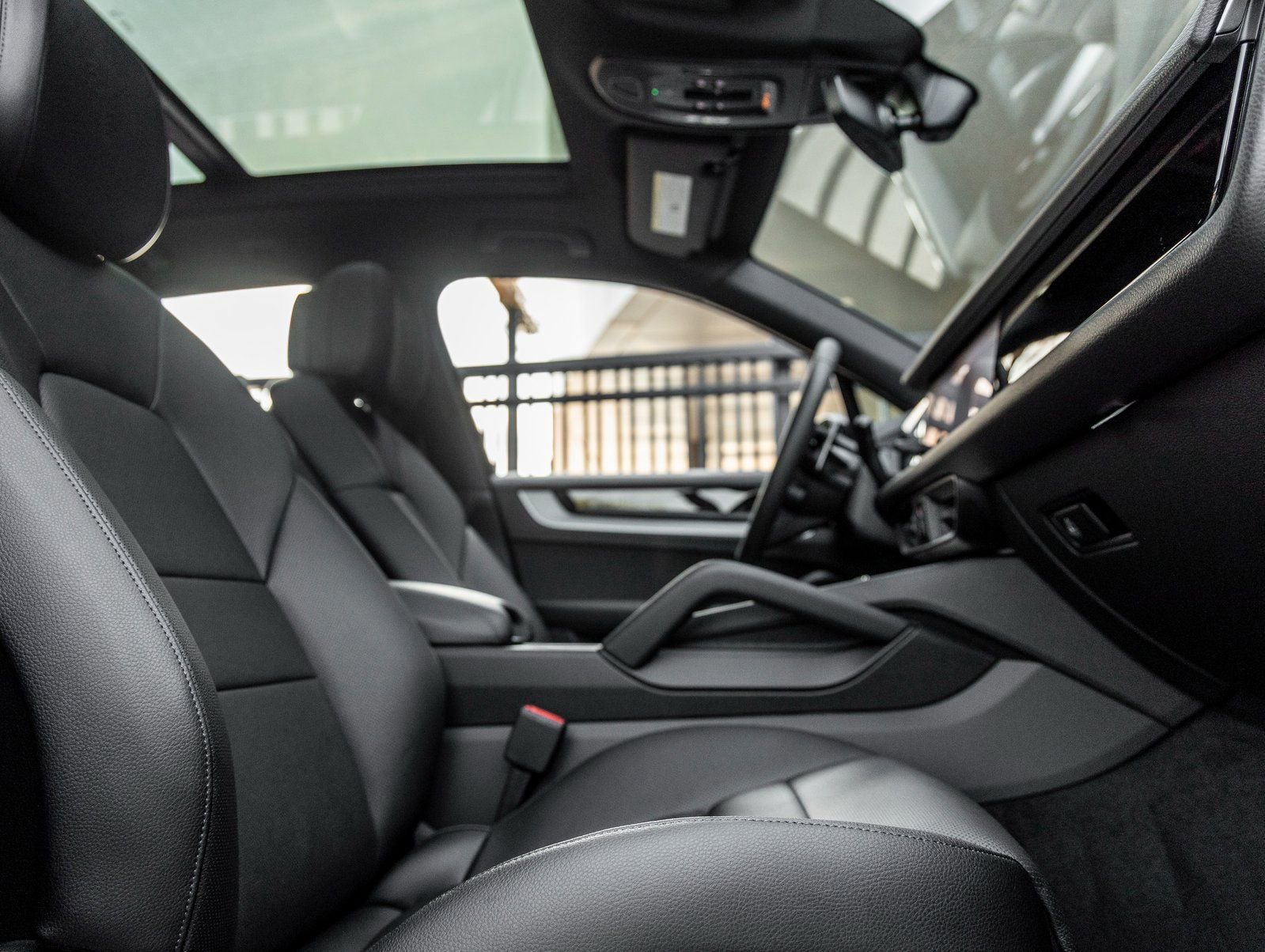 Certified 2025 Porsche Cayenne image 38