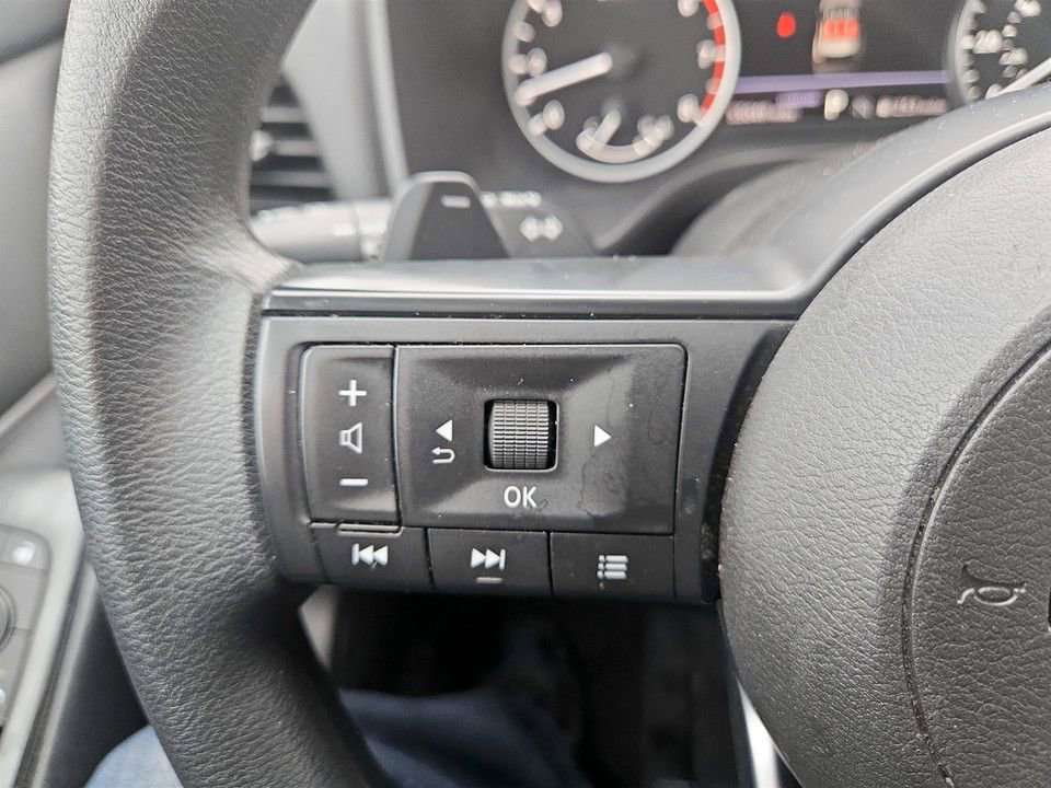 Used 2024 Nissan Rogue S image 17