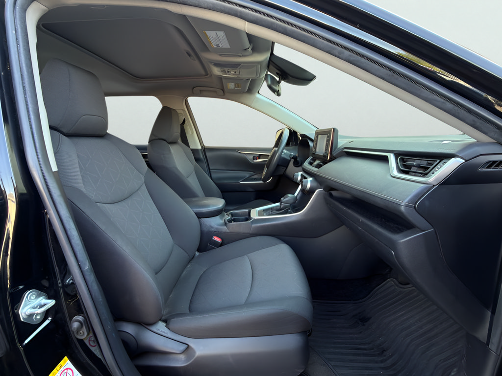 Used 2019 Toyota RAV4 XLE AWD/4WD image 14