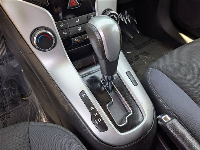 Used 2016 Chevrolet Cruze LT w/ Technology Package FWD image 12