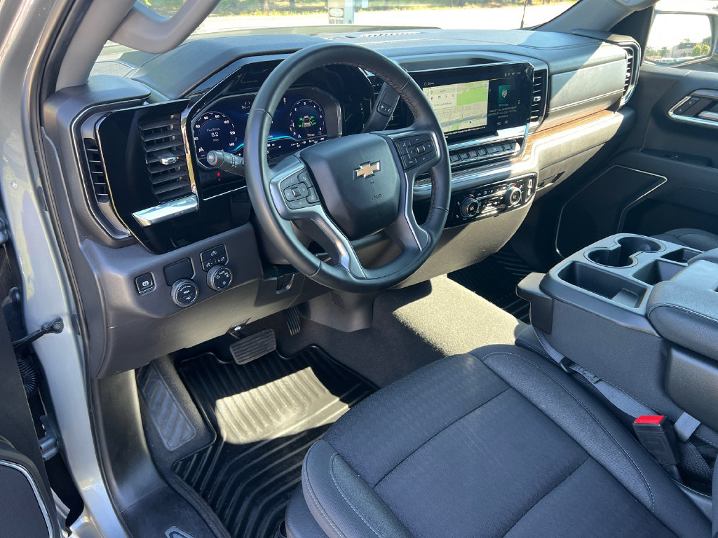 Used 2024 Chevrolet Silverado 1500 LT RWD image 18