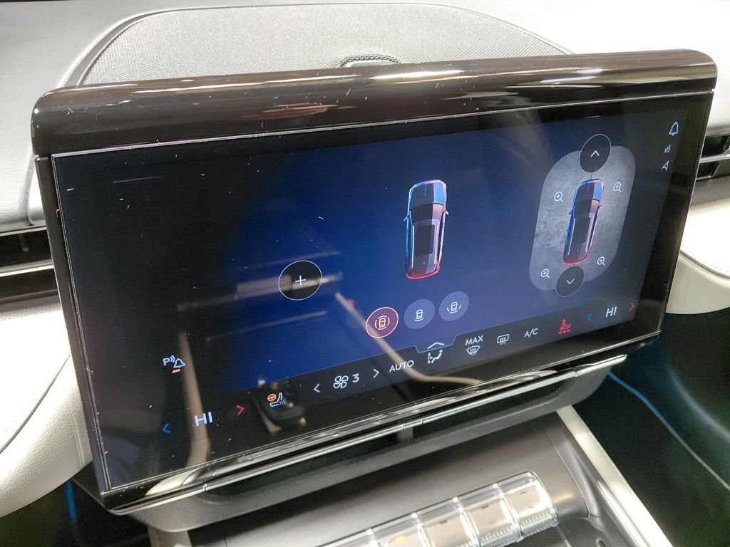 Used 2025 Lincoln Nautilus Premier image 34