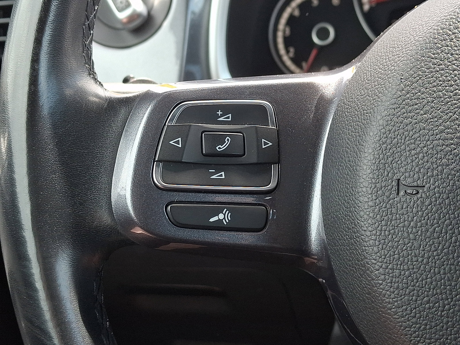 Used 2014 Volkswagen Beetle TDI FWD image 20