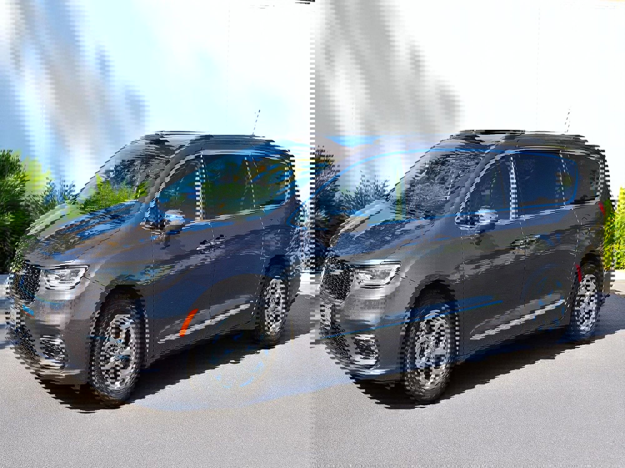 Used 2022 Chrysler Pacifica Limited image 7