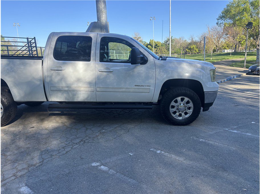Used 2011 GMC Sierra 2500 SLT w/ SLT Convenience Package AWD/4WD image 8