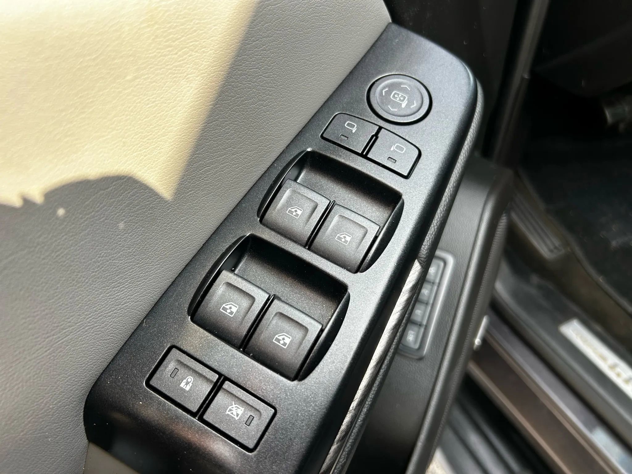 Used 2018 Chevrolet Tahoe LT image 23