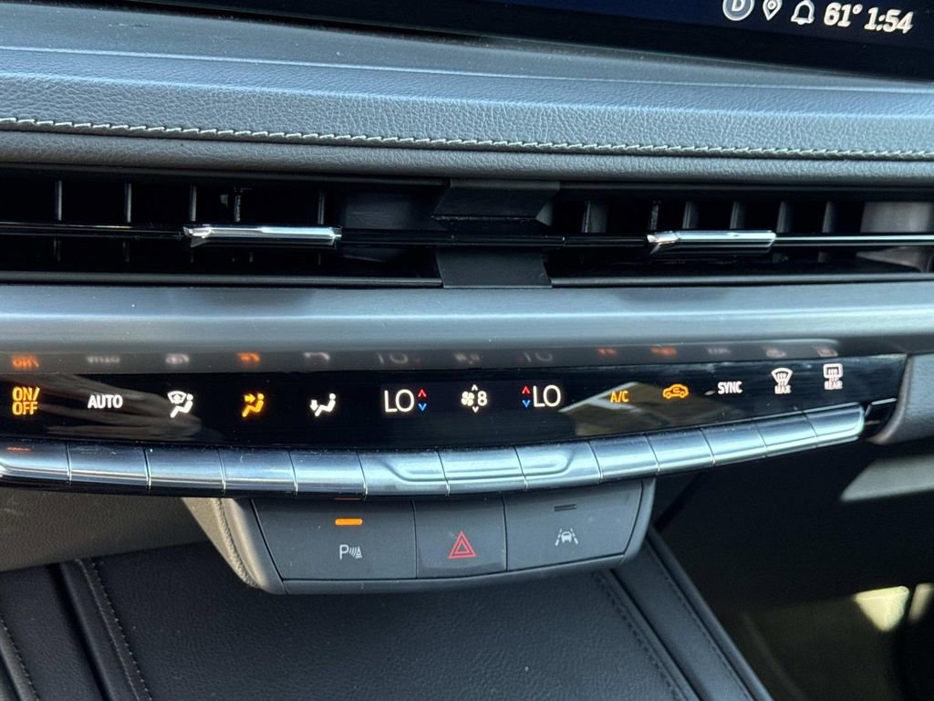 Used 2024 Cadillac XT4 Premium Luxury image 13