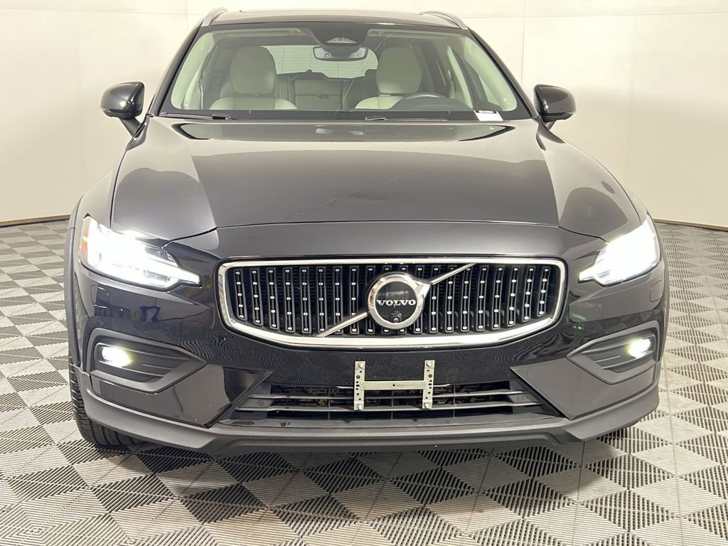 Certified 2024 Volvo V60 B5 Cross Country Plus image 4