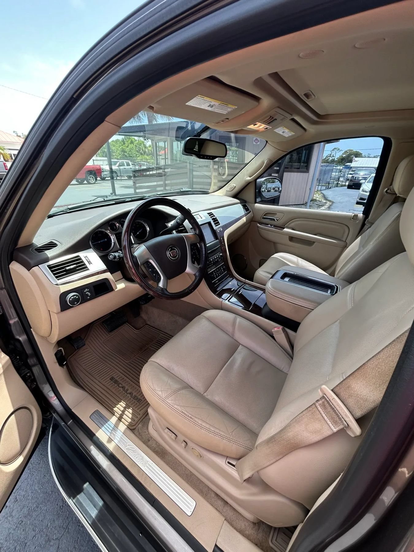 Used 2013 Cadillac Escalade ESV Luxury RWD image 28