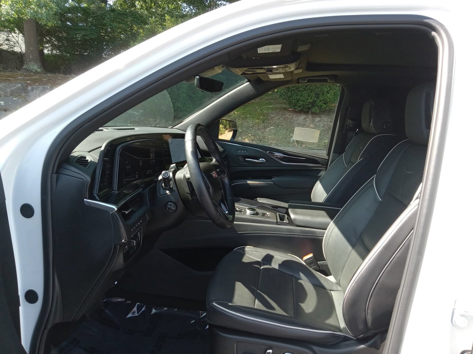 Used 2024 Cadillac Escalade Sport AWD/4WD image 11