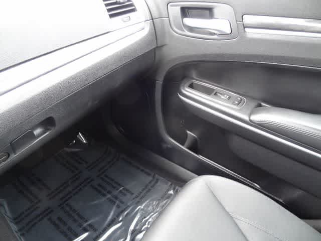 Used 2021 Chrysler 300 Touring RWD image 28