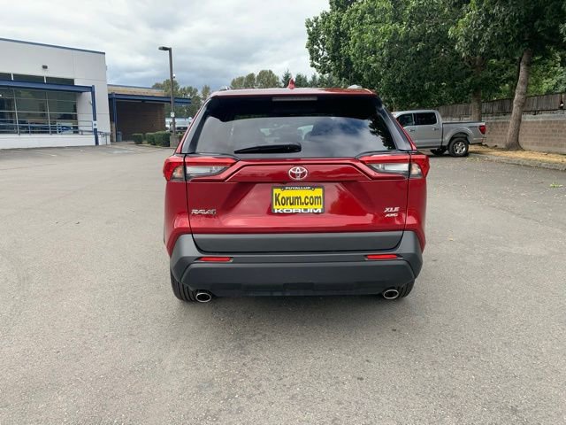 Used 2024 Toyota RAV4 XLE w/ Convenience Package image 4